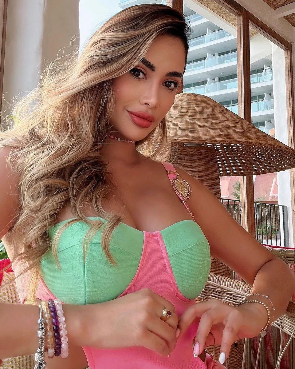 Ариана escort in Sochi