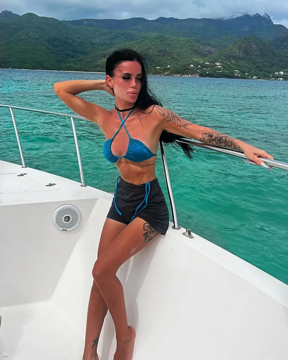 Элли escort in Sochi