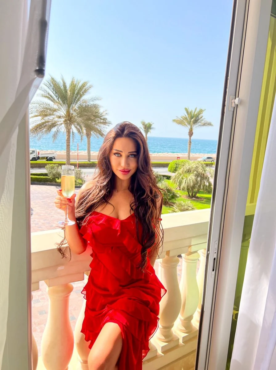 Глория escort in Sochi
