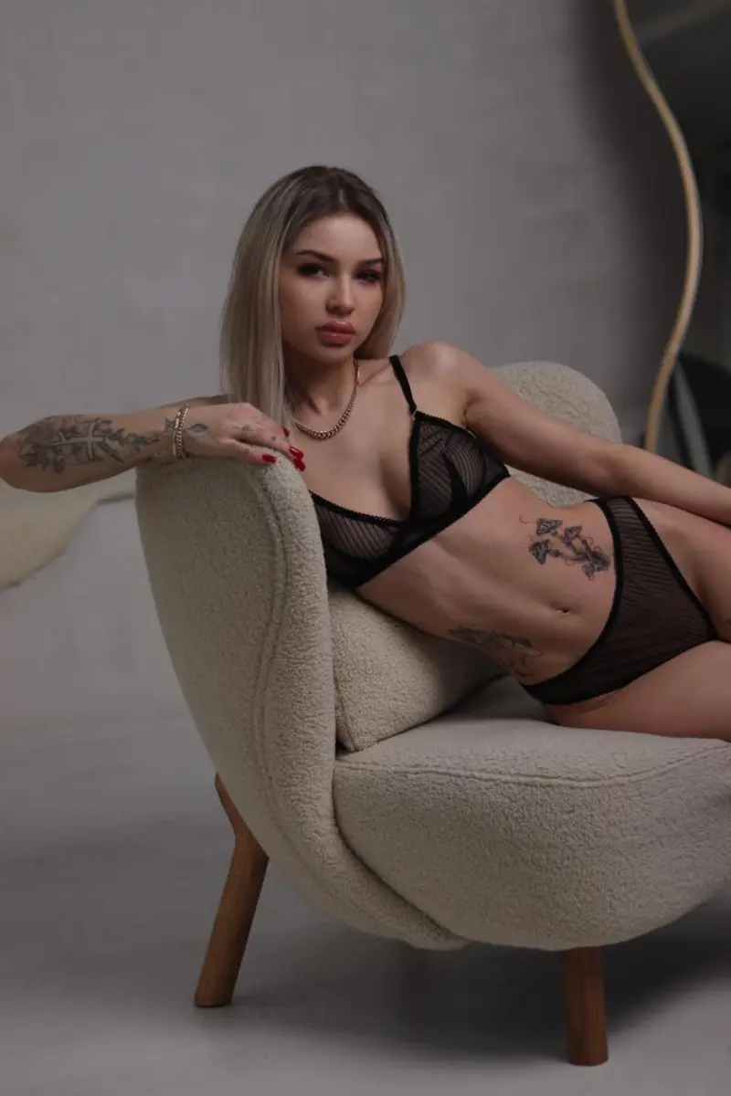 Кари escort in Sochi
