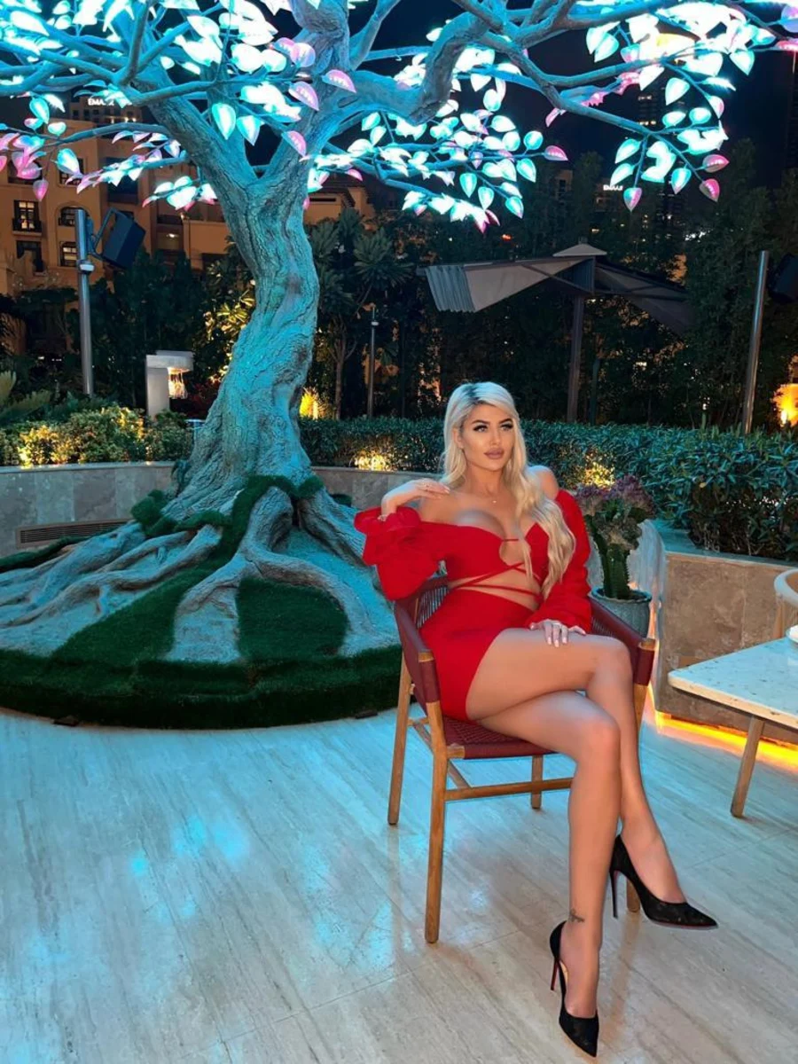 Лаура escort in Sochi
