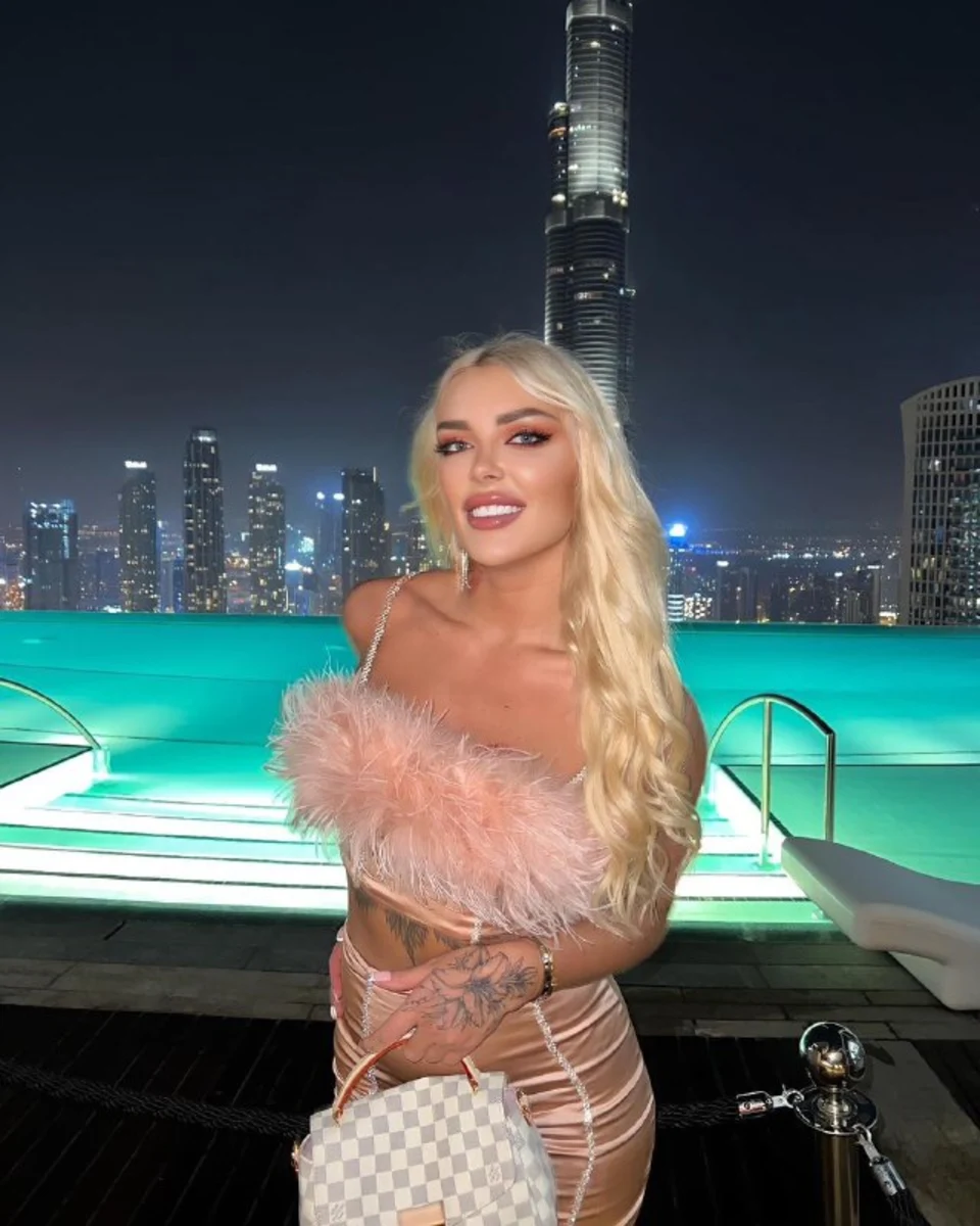 Лиза escort in Sochi