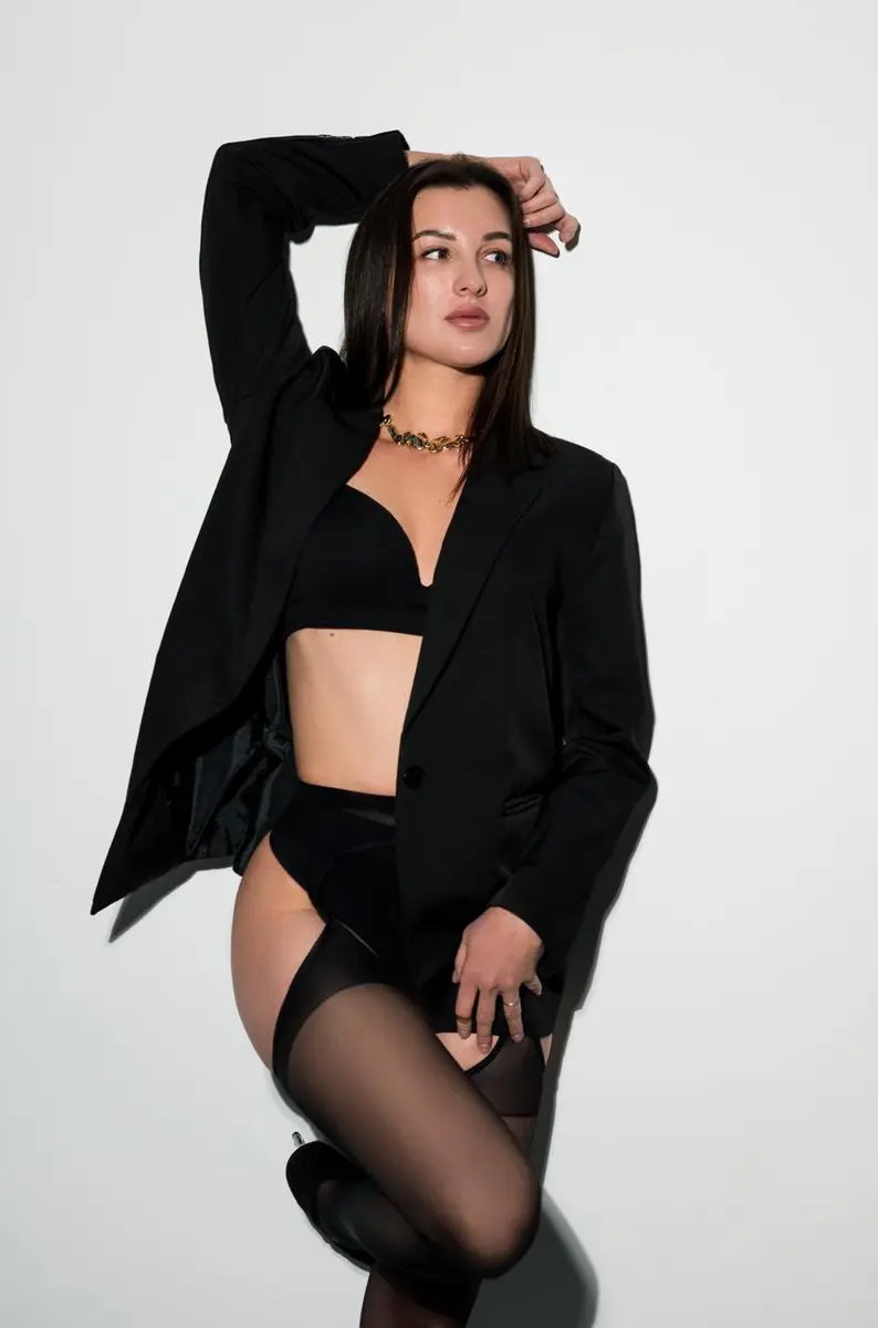 Лиза escort in Sochi