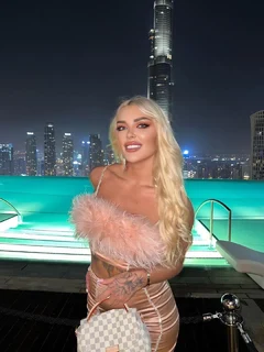 Лиза escort in Sochi