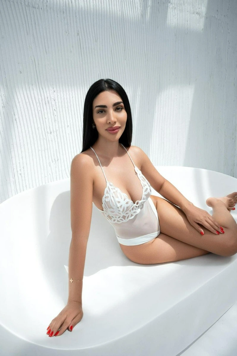 Зулия escort in Sochi